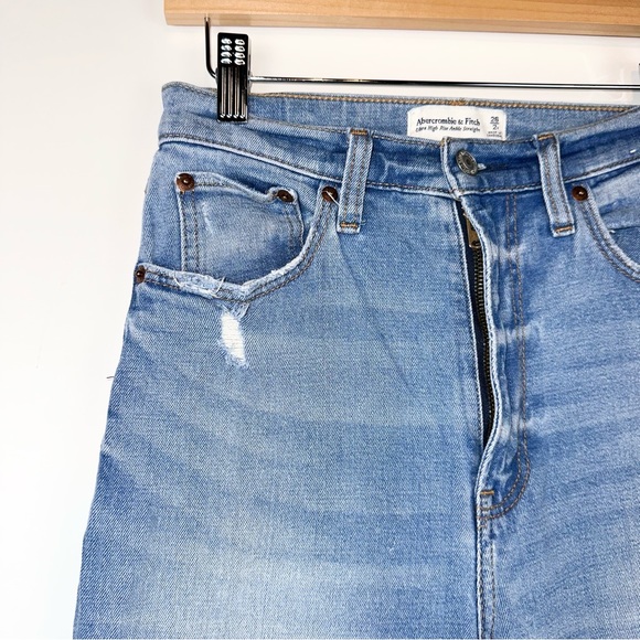 A&F Curve Love Ultra High Rise Ankle Straight in Medium Blue Wash 26 - Picture 6 of 11